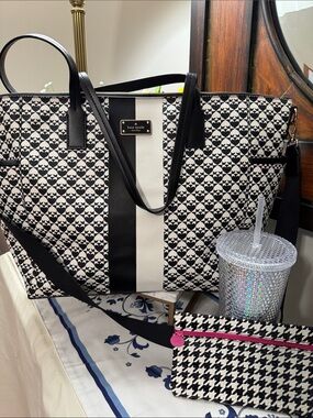 Kate Spade New York Adaira Baby Bag Penn Place Vinyl Black/White Print ♠️